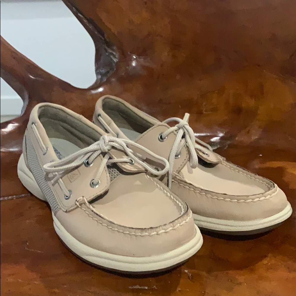 New Women’s Sperry Top Sider boat shoes 7.5